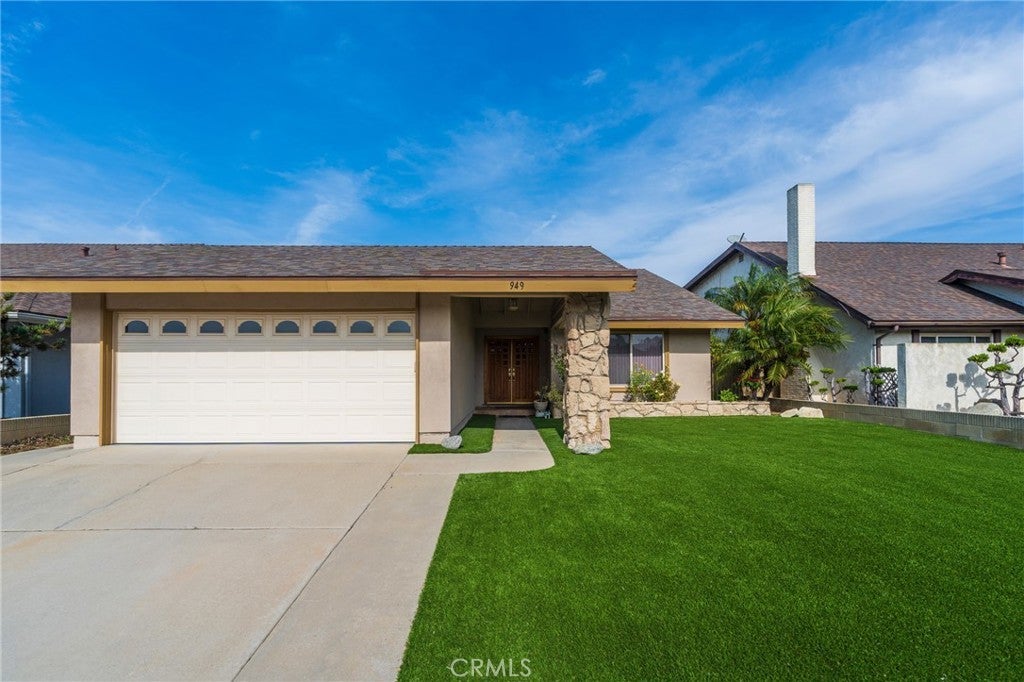 Photo of Listing #SB25273392