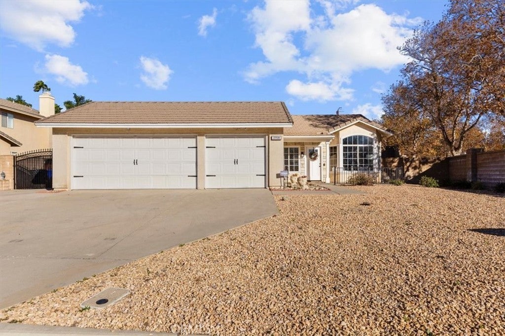 Photo of Listing #IV25274390