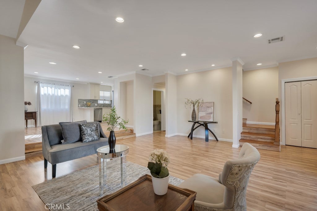 Photo of Listing #SR25274575