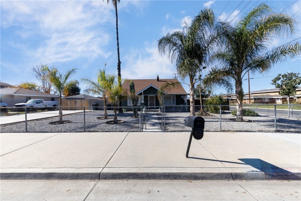 Photo of Listing #IV25274711