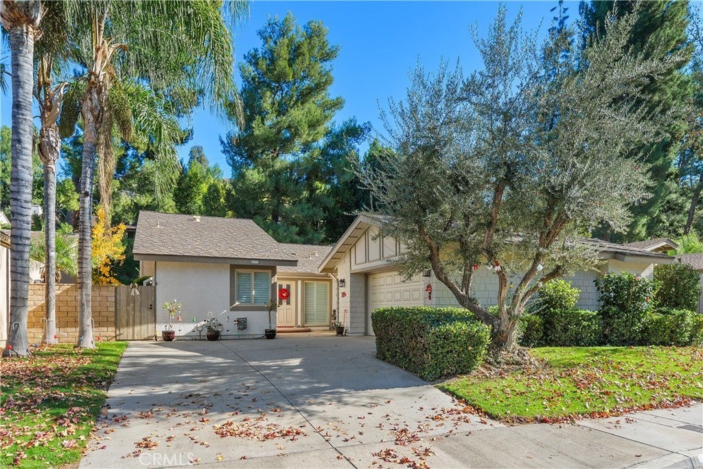 Photo of Listing #IV25271710