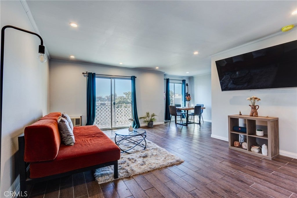 Photo of Listing #SB25273689