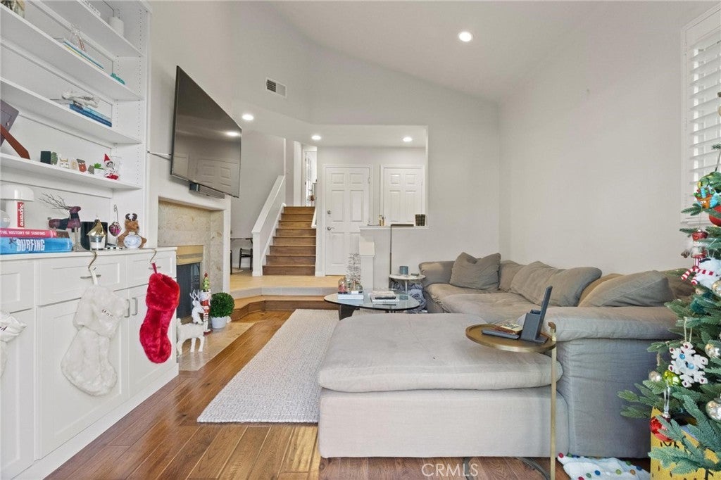 Photo of Listing #SB25274824