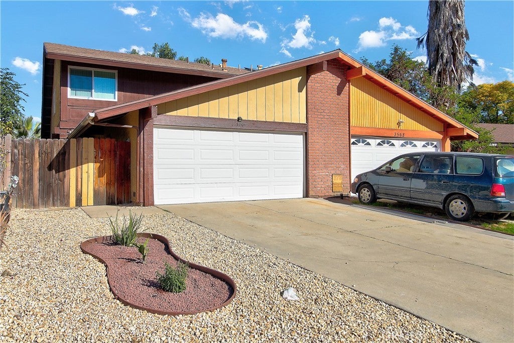 Photo of Listing #IV25275344