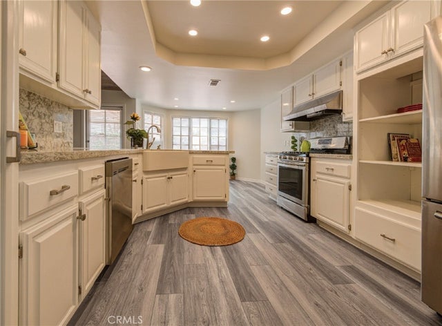 11 Malaga Place West, Manhattan Beach.