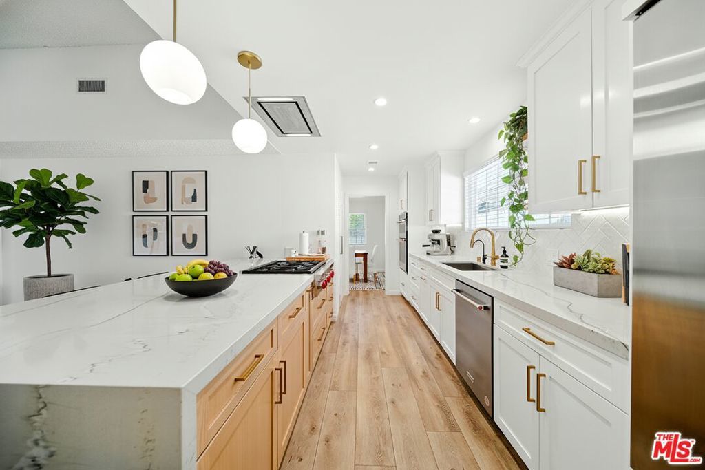 Photo of Listing #25628453