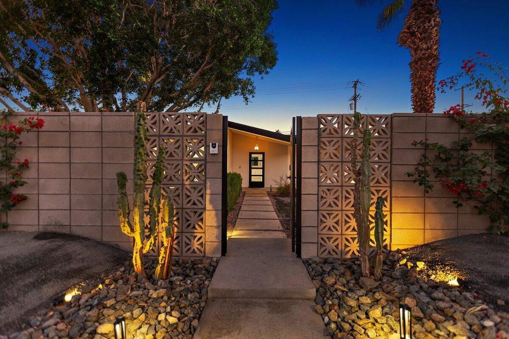 565 W Yorba Road, Palm Springs