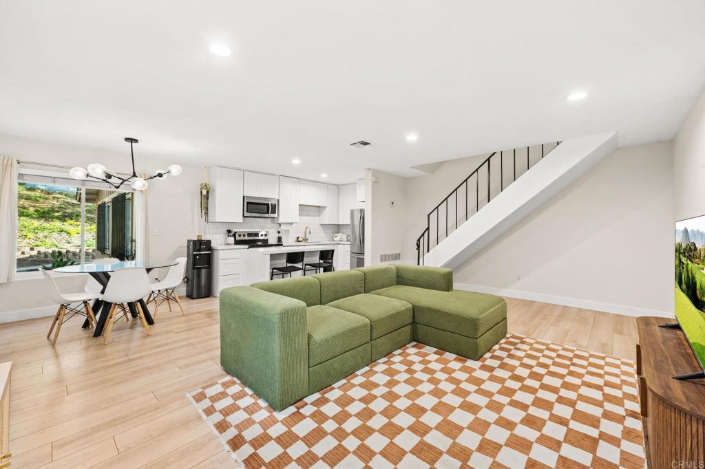 Photo of Listing #PTP2509144