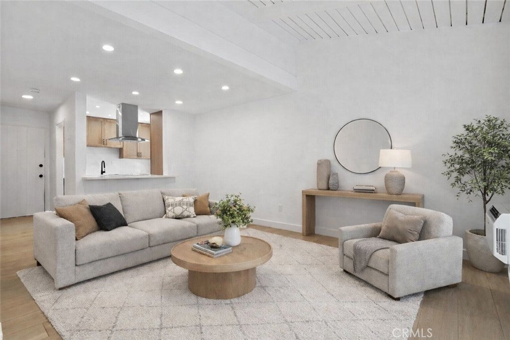 Photo of Listing #OC25276171