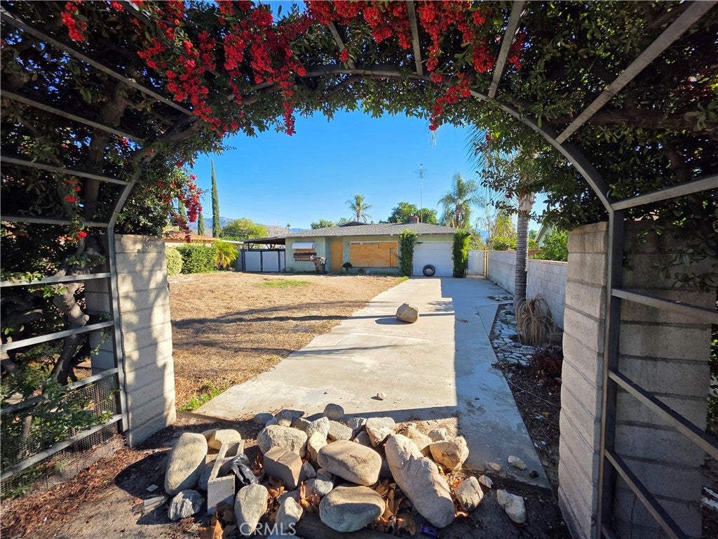 Photo of Listing #IV25276226