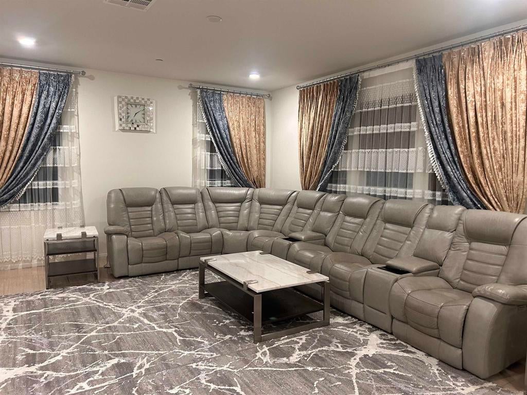 Photo of Listing #PTP2509164