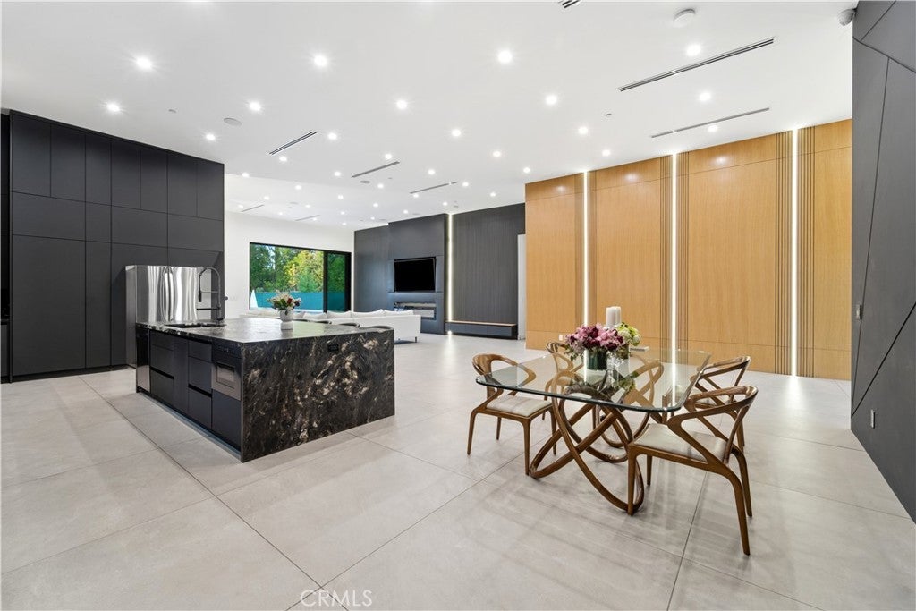 Photo of Listing #SR25277101