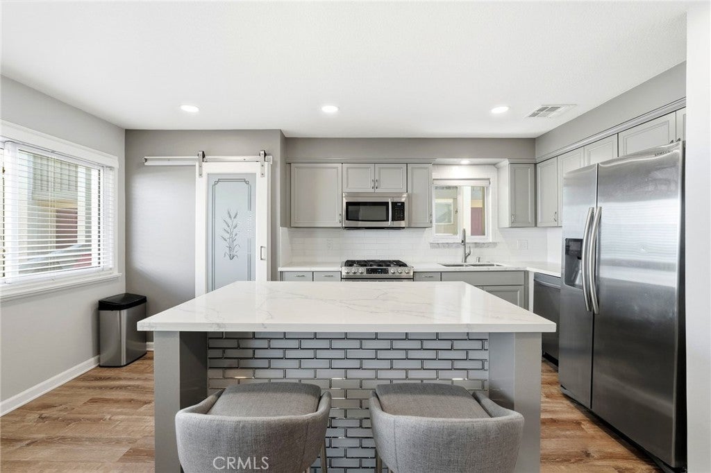 Photo of Listing #SR25277192