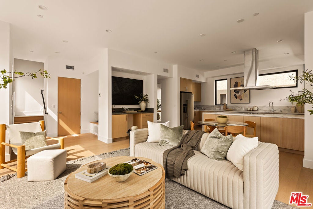 Photo of Listing #25629357