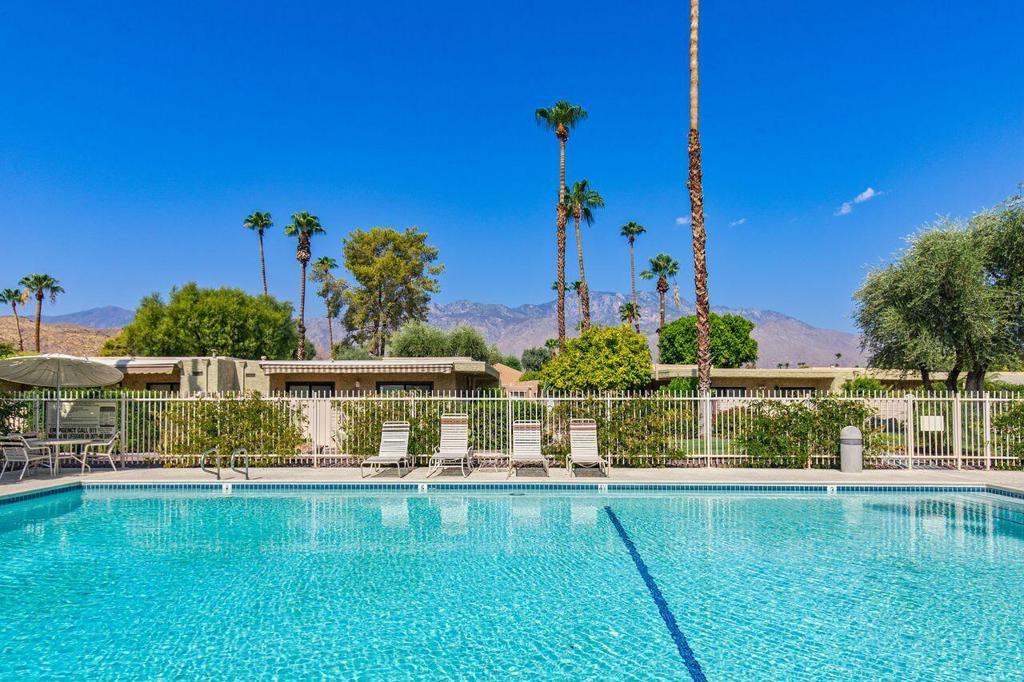 2433 Los Patos Drive, Palm Springs