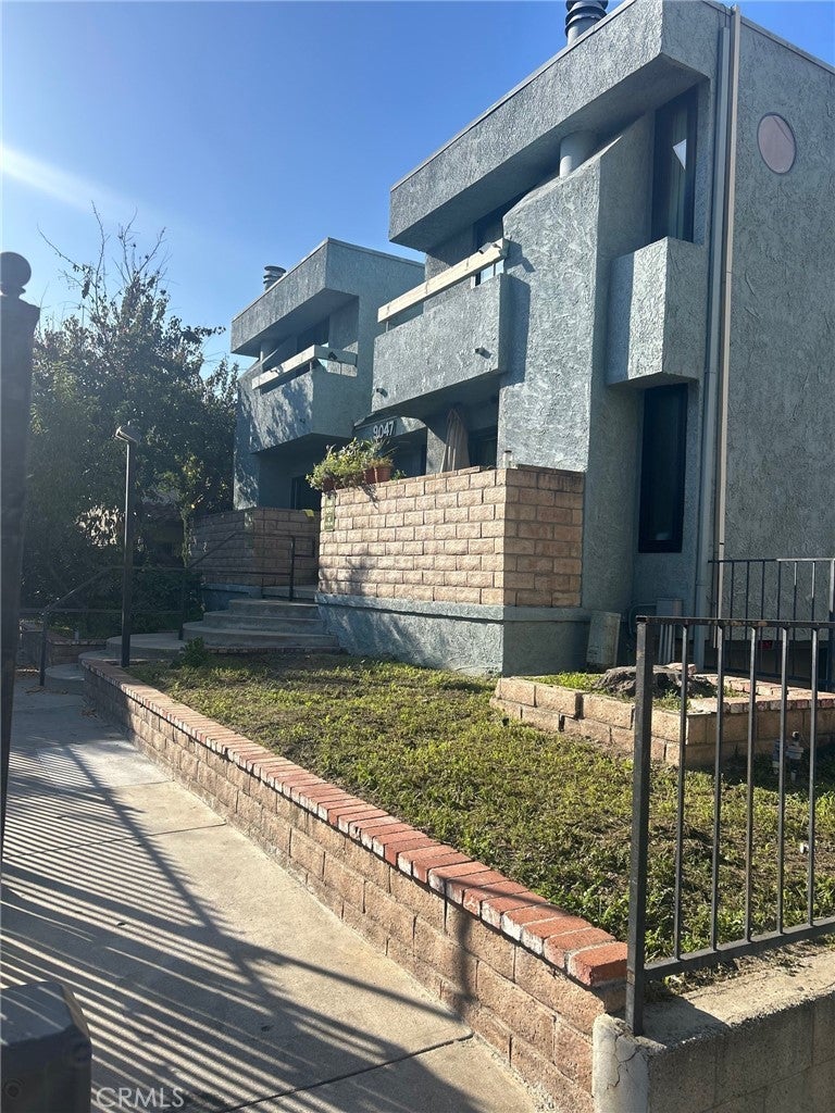 9047 Willis 5, Panorama City