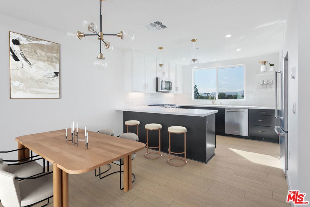 Photo of Listing #25629887