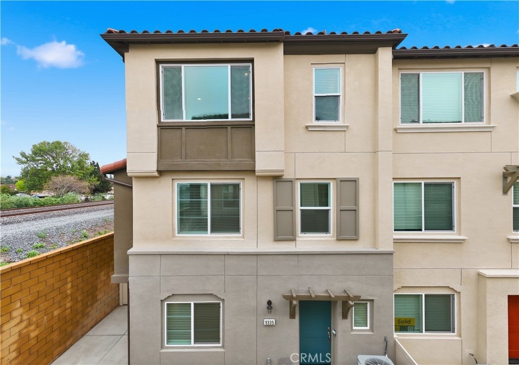 9335 Viaduct Azul, Pico Rivera