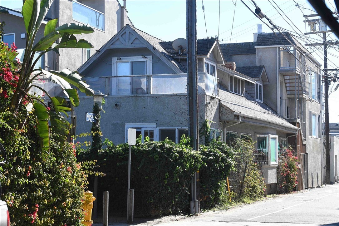 Photo of Listing #PV25275955