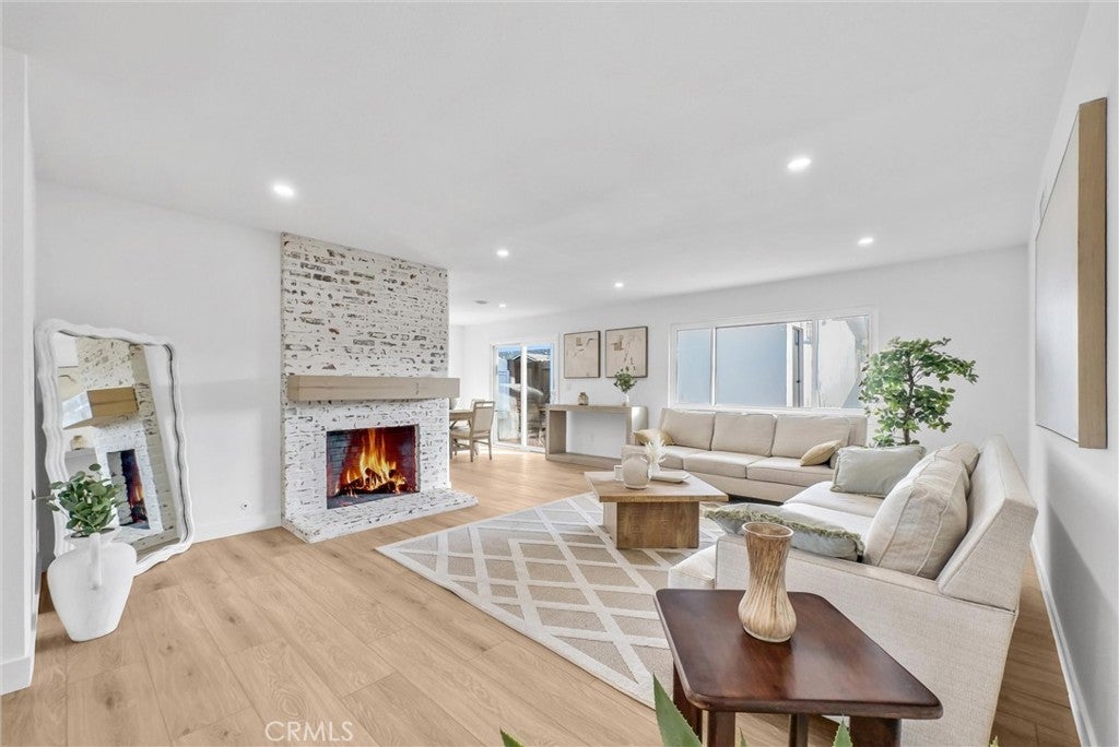 Photo of Listing #PW25278921