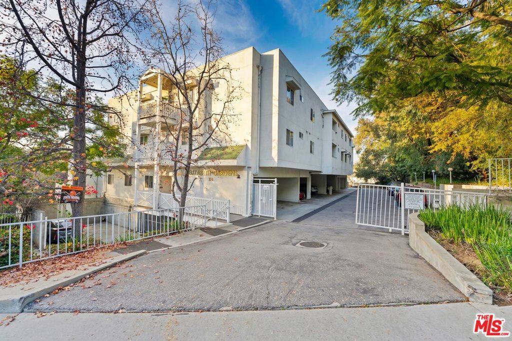 116 Marmion Way 9, South Pasadena