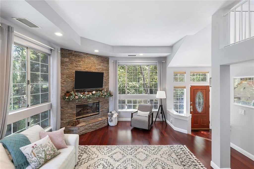 Photo of Listing #SR25279142