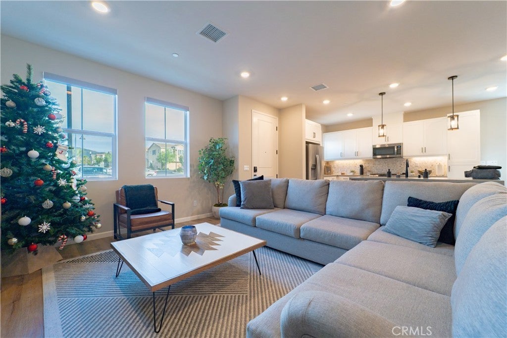 Photo of Listing #DW25277730