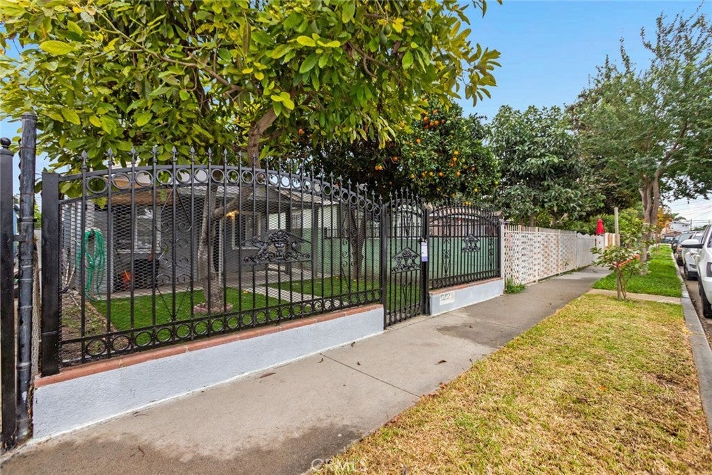 Photo of Listing #DW25279454