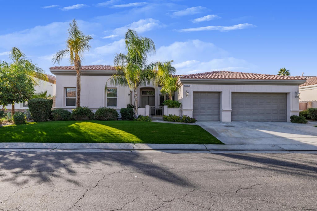 49475 Loren Court, La Quinta