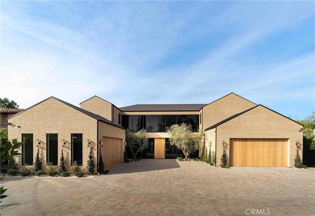 Photo of Listing #SR25278243