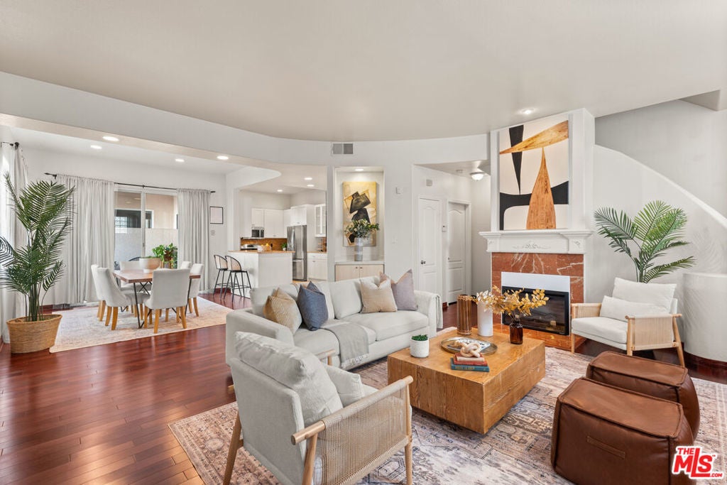 4057 147th Street 105, Lawndale