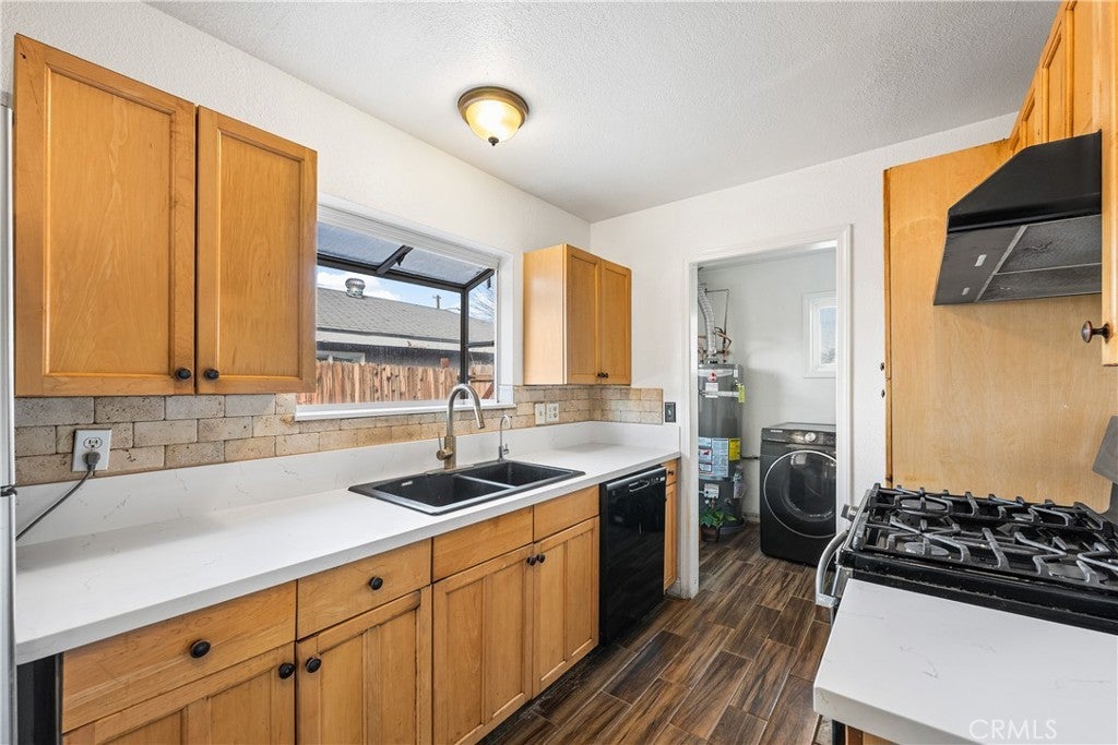 Photo of Listing #SR25280577