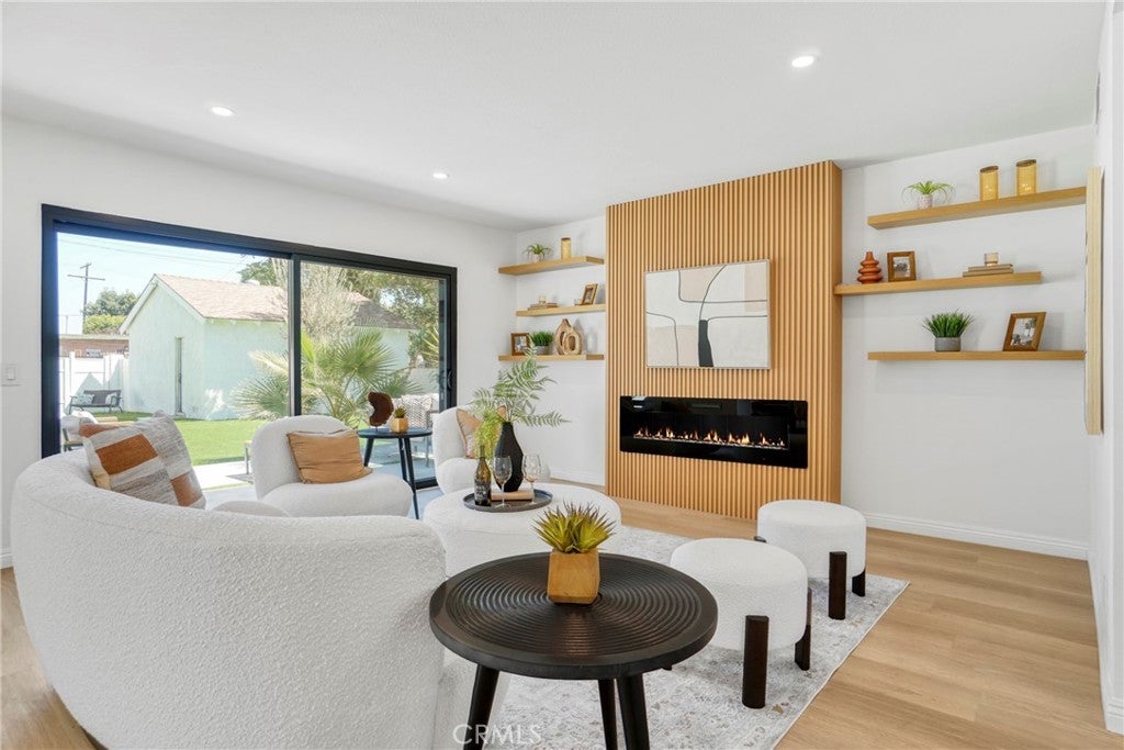 Photo of Listing #SR25280676