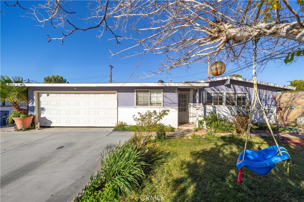 Photo of Listing #IV25281395