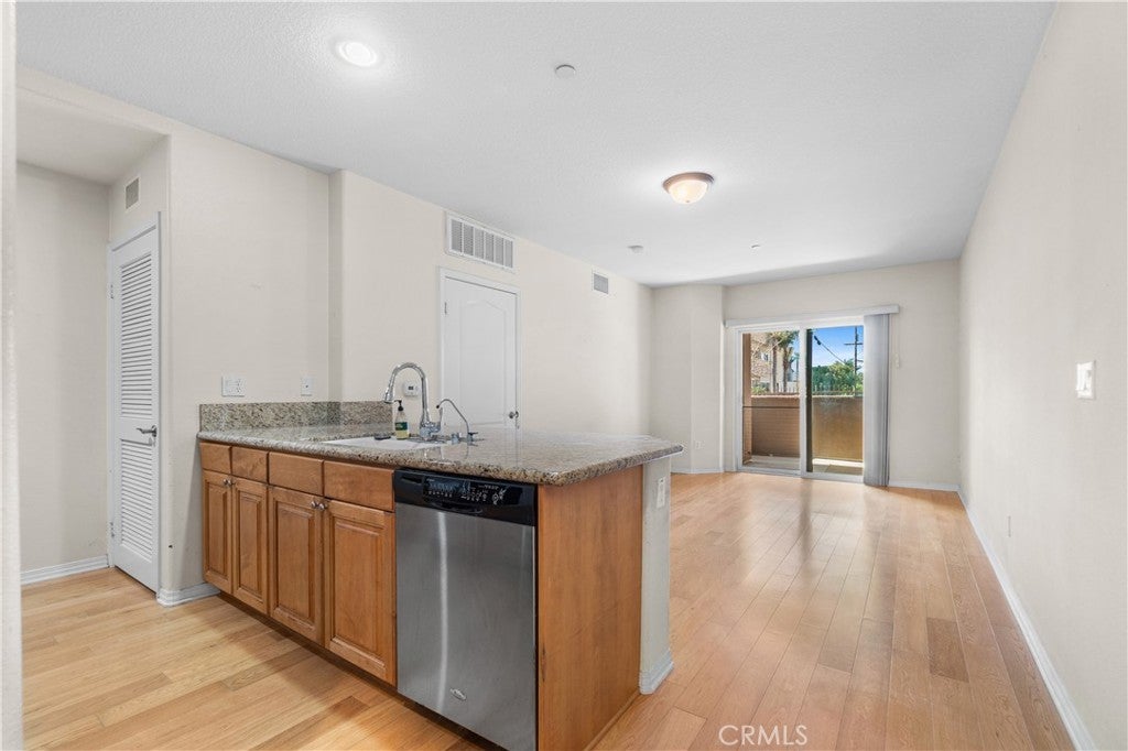 Photo of Listing #SB25281657