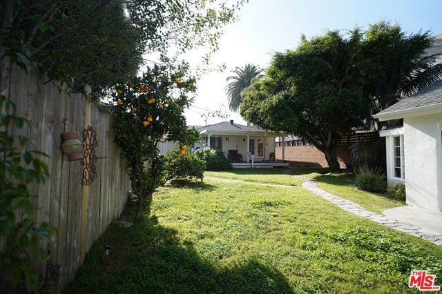 1041 Avenue D, Redondo Beach.