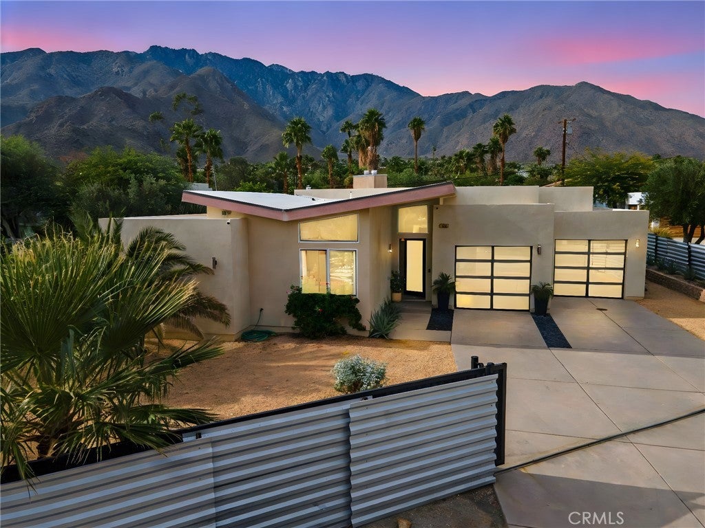 2461 N Junipero Avenue, Palm Springs