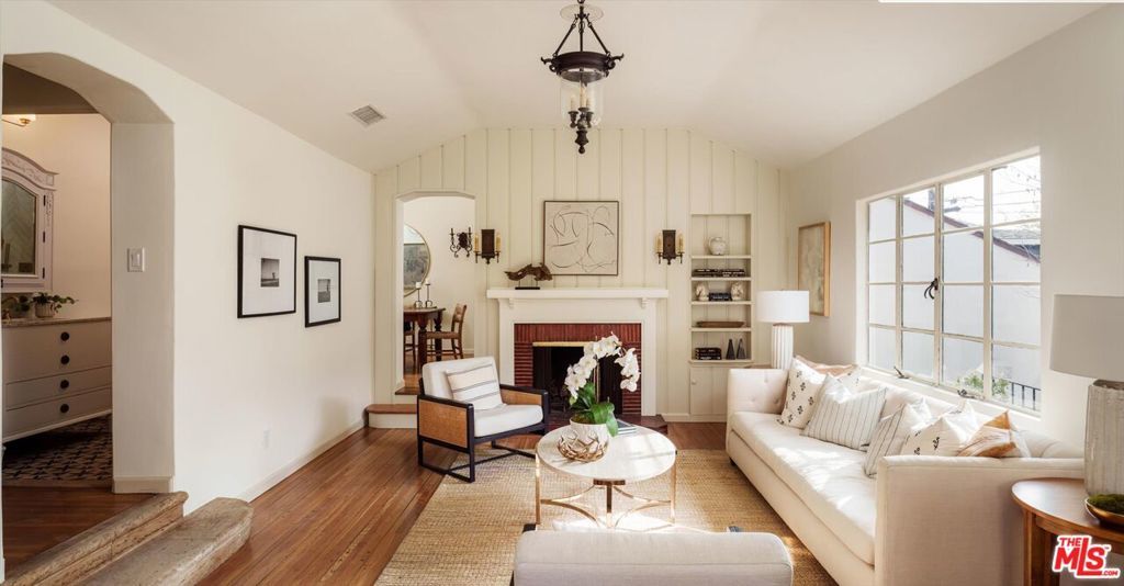 Photo of Listing #25630375