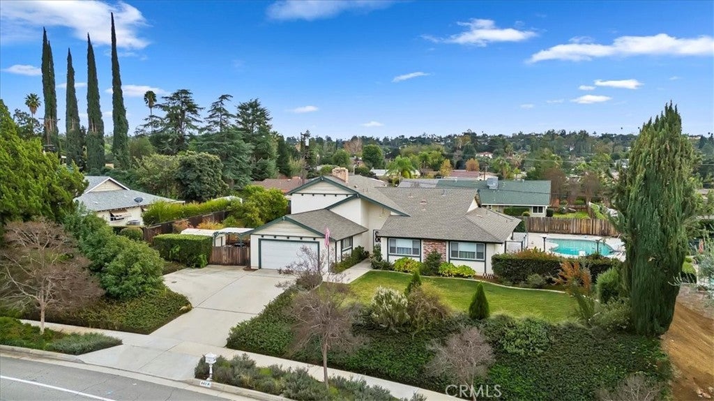 Photo of Listing #IV25281838