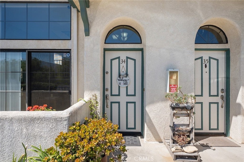 14325 Foothill Boulevard 34, Sylmar