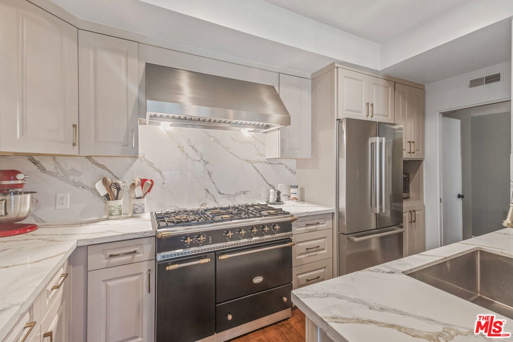 Photo of Listing #26632165