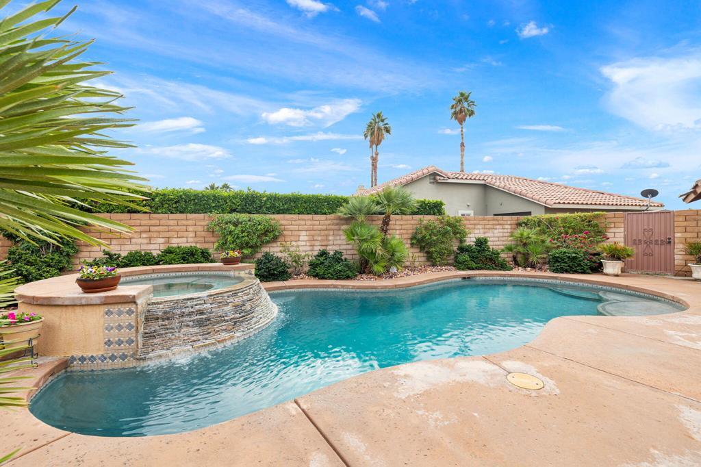 44030 Mariposa Court, La Quinta