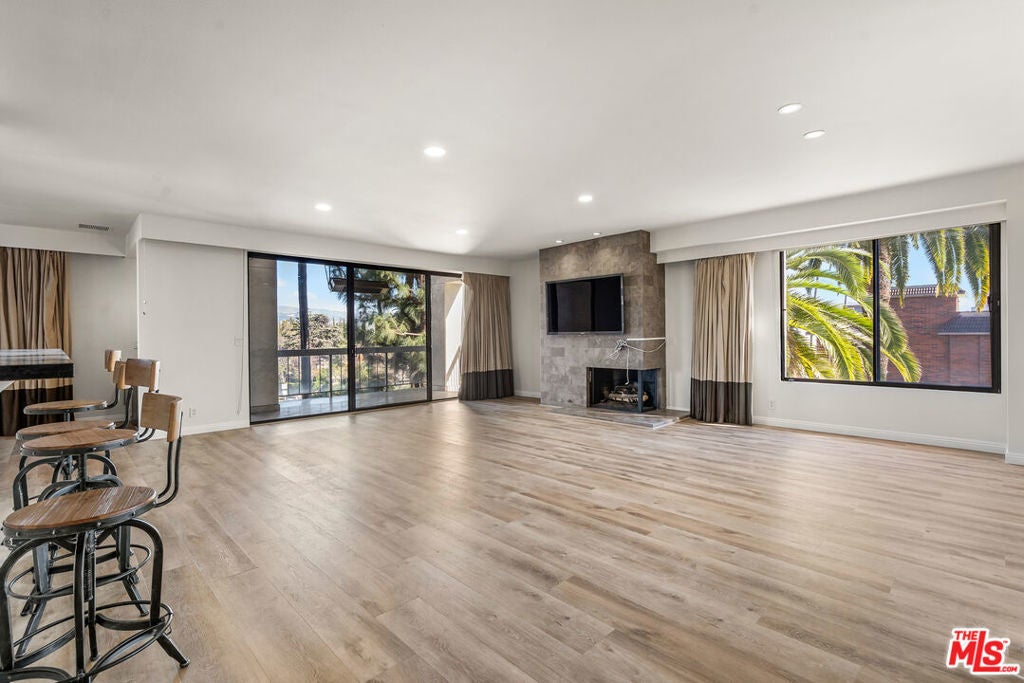 Photo of Listing #25629193