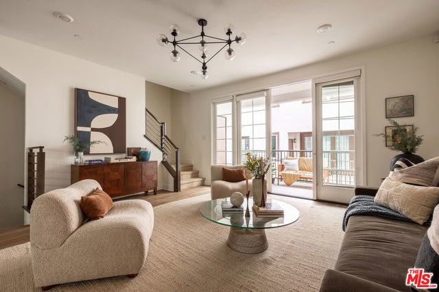 129 S Cessna Lane, Los Angeles