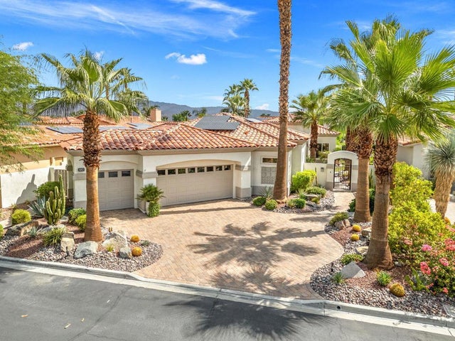 682 Elk Clover Circle, Palm Desert