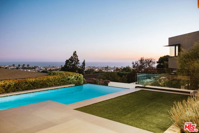 934 1st Street, Manhattan Beach.