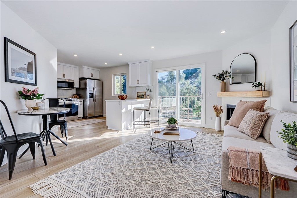 Photo of Listing #SB25256386