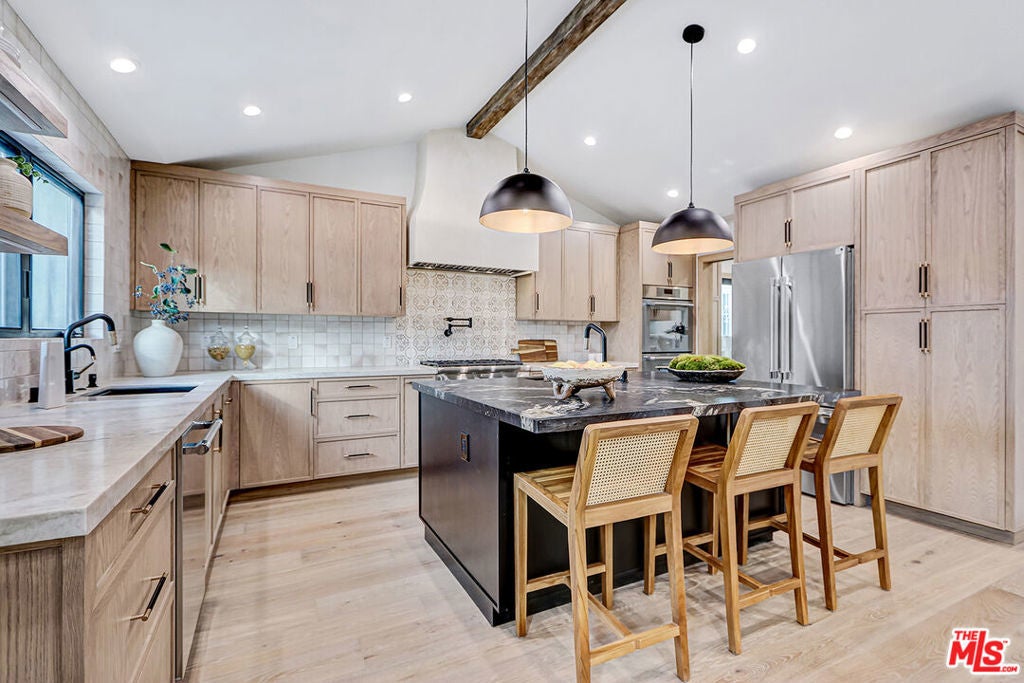 Photo of Listing #26632963