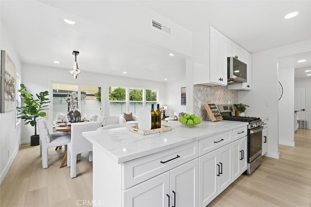 Photo of Listing #SB25281113