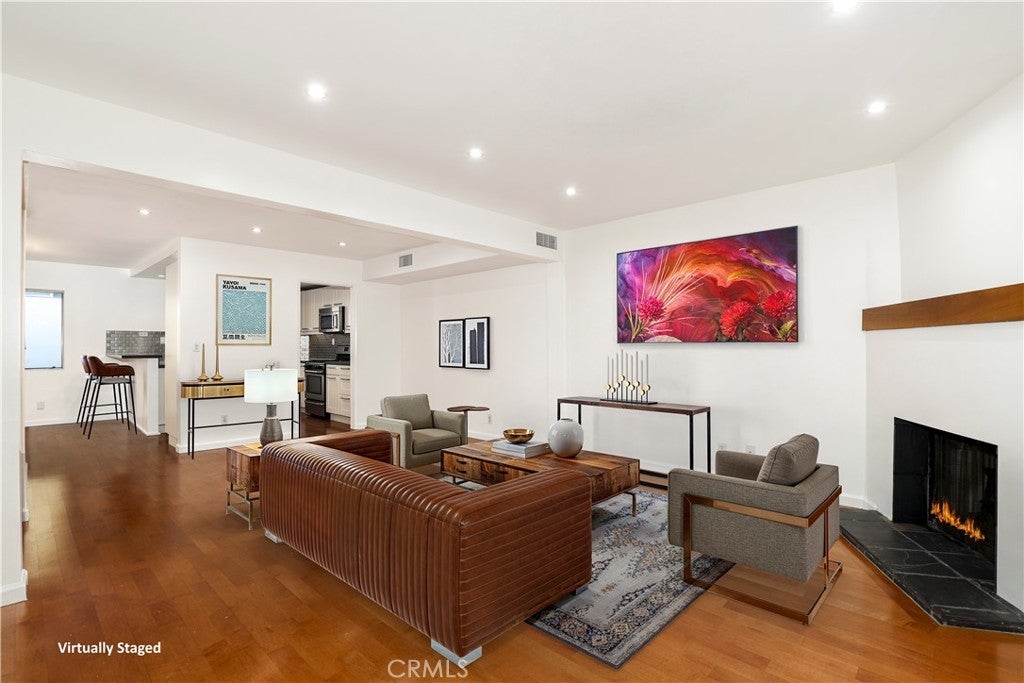 Photo of Listing #SB25275991